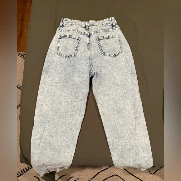 Acid Wash/Vintage-Like Blue Women's Jeans - Picture 3 of 4